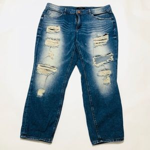 Refuge Light Distressed Capri Jeans NWOT Size 14